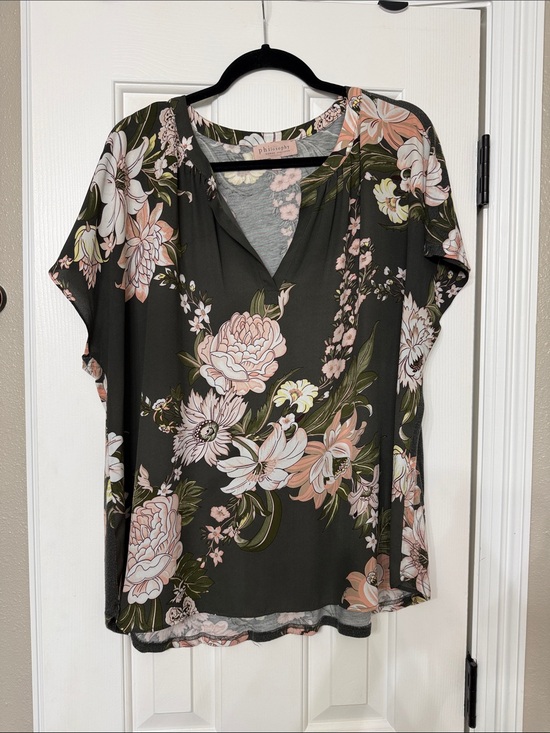 Philosophy Tops - Pebbled Floral Split-Neck Top - Olive Green